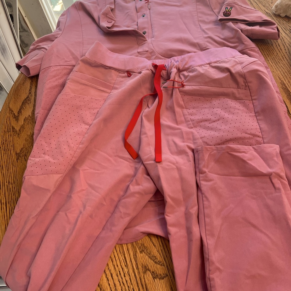 L top and M bottom Figs scrubs